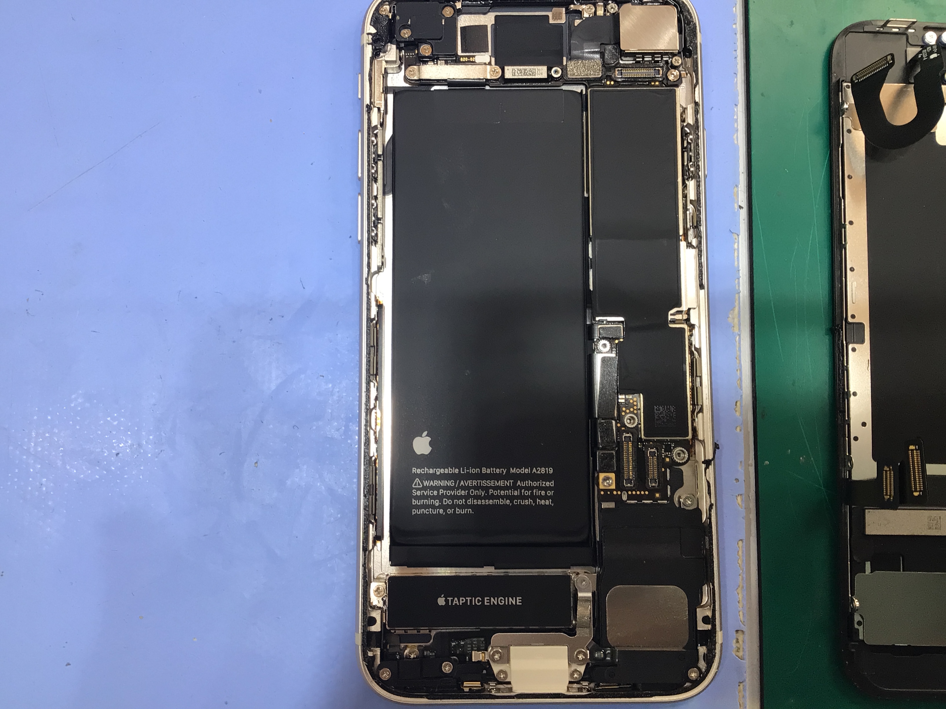 iPhoneSE3のバッテリー交換は、データそのまま・即日修理のスマホ修理工房　秋津店へ！